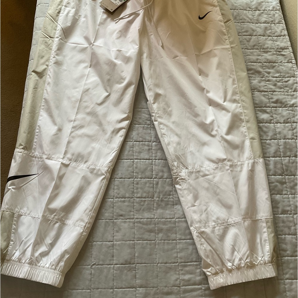 NIKE -  Womens Move to Zero jogging/casual parachute pants.  Size XL